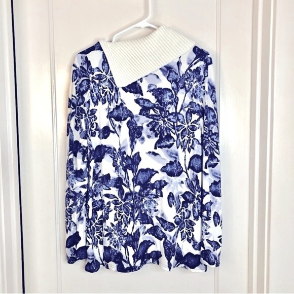 Chico’s blue white floral long sleeve tunic envelope neck size 12 (Chico’s 2) - Picture 4 of 11